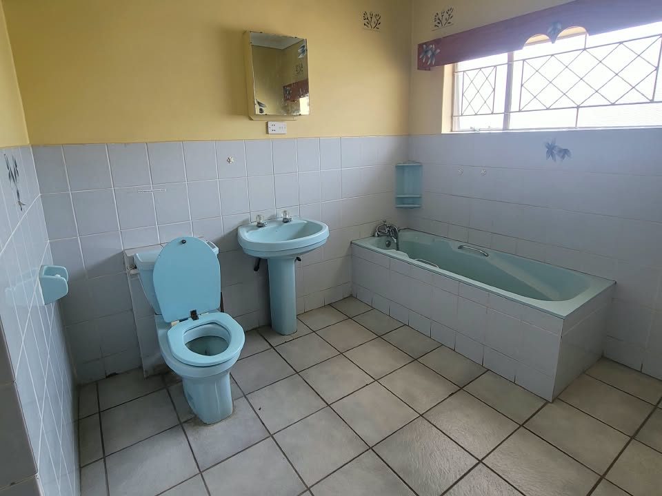Executive Room private bathroom with bathtub at Afro Lodges & Motels, Borrowdale, Harare