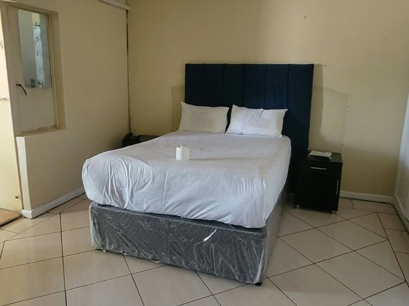 Premium double room with en-suite bathroom at Afro Lodges & Motels, Borrowdale, Harare